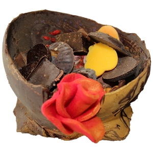 Taça em chocolate recheada com bombons artesanais