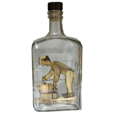 Garrafa com boneco em madeira no interior